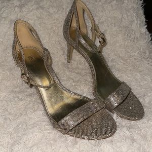 Michael Kors heel, size 8. Gold with glitter detail.